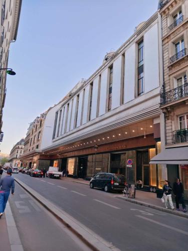 Beautiful 2-Room Apartment in Provence, Galeries Lafayette