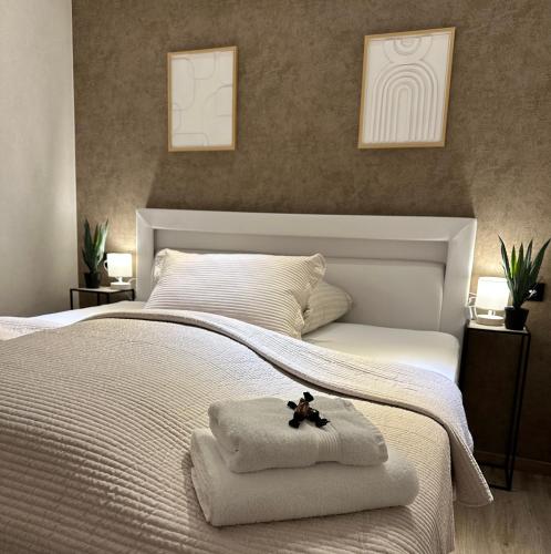 a bedroom with a white bed with a teddy bear on it at Auszeit nahe Freizeitpark in Grethem