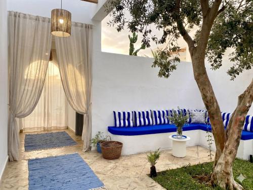Charming 2-Bedroom Apartment with Ocean View in Carthage