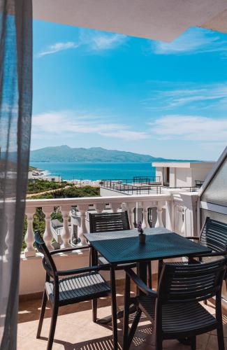 Parid Apartments
