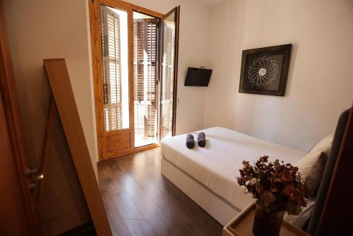Bright and Spacious City Center Apartment