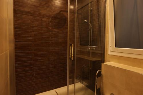 Bright and Spacious City Center Apartment