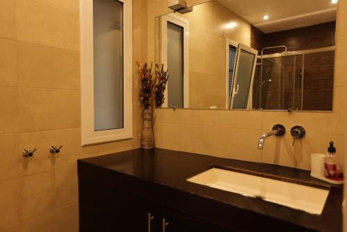 Bright and Spacious City Center Apartment