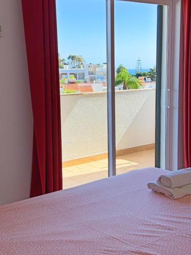 House with Pool 5min Walk to Alemães Beach by BeCherish