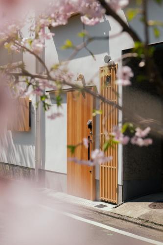 耕 PRIVATE MAISON KOU designed as Family Villa