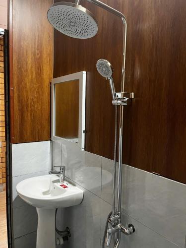 a bathroom with a sink and a shower at Rocky Eco House in Na Hang