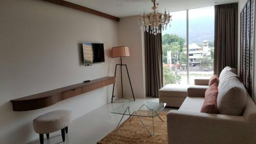 Baisirimaya Hotelにあるテレビまたはエンターテインメントセンター