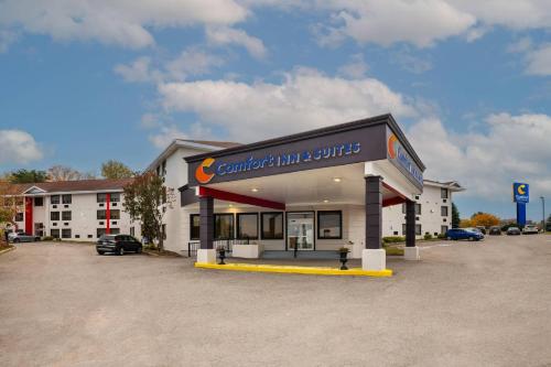 a car rental building with a car dealership at Comfort Inn & Suites Barrie - Highway 400 in Barrie