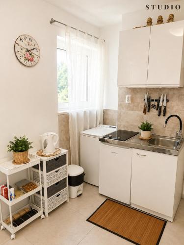 Sunshower apartment and studio
