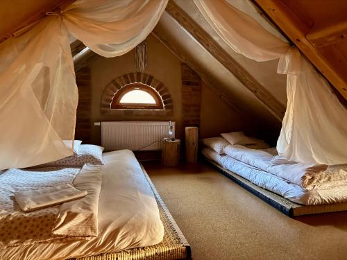 two beds in a room with a tent at Krasná Samota in Chřibská