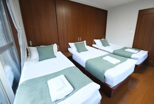 Near Shinsaibashi Dotonbori 2BR private floor 6 Single beds