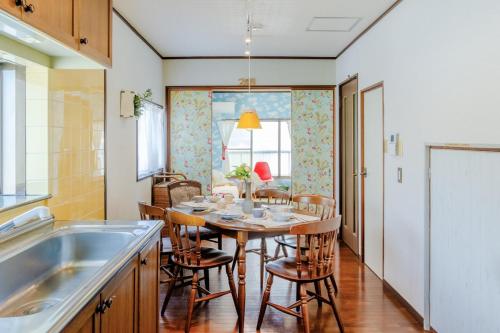 Habitat Imazato Entire 3-Story House 3BR for 10 Near Namba Bikes Included