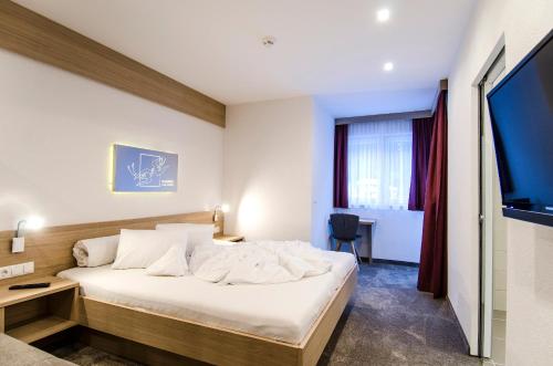 Ein Bett oder Betten in einem Zimmer der Unterkunft Klaushof