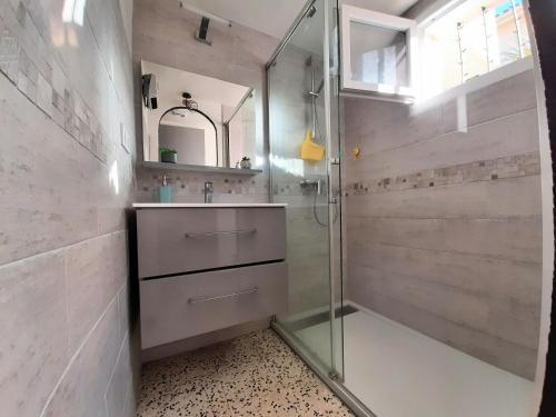 Charmant logement plain pied climatisé, 100 m de plage