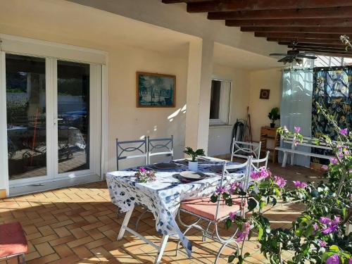 Charmant logement plain pied climatisé, 100 m de plage