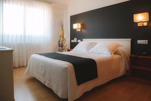 Hotel Lombiñaにあるベッド