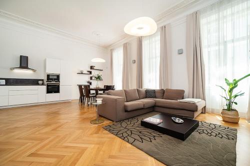 Elegant design 2BDR Apartment in prime location