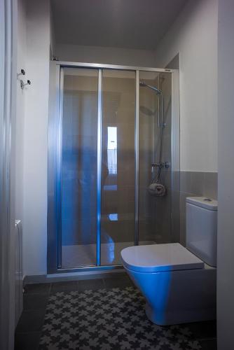 a bathroom with a glass shower with a toilet at Cal Peó B&B Cardedeu in Cardedeu