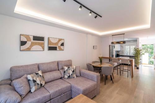 Casa Faro, Apartment with private rooftop terrace, 5 minutes from La Viborilla beach, Benalmádena