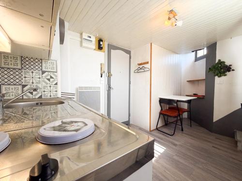 Cuina o zona de cuina de Studio Cosy au centre de Chatelguyon