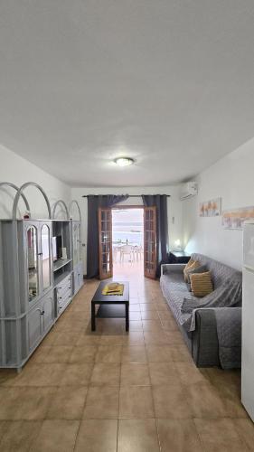 Los Cristianos Apartment, 1 bedroom Wifi Free & Big Terrace