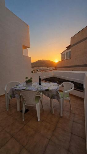 Los Cristianos Apartment, 1 bedroom Wifi Free & Big Terrace
