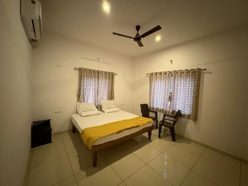 a bedroom with a bed and a ceiling fan at Green Valley Resort in Thāl
