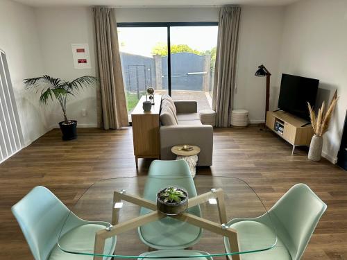 Modern Sea View Studio with Private Parking