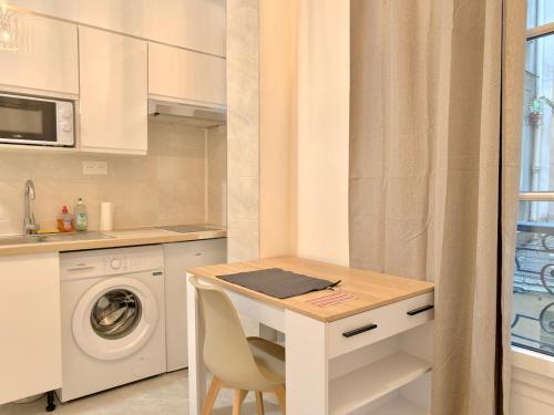 Paris Latin Quarter Stay with Elevator nearMetro