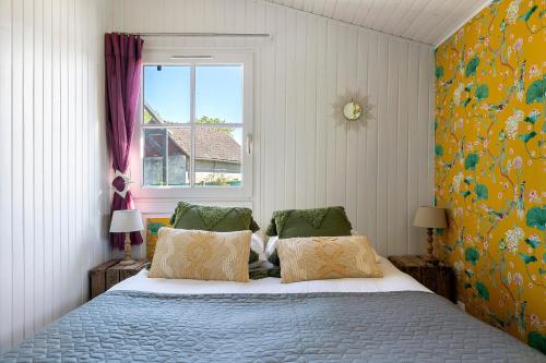 a bedroom with a bed and a window at Le Grand Pré du Clos Champêtre in Longué