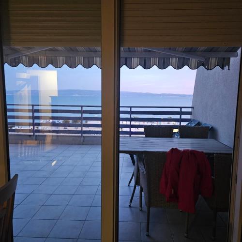 Split on the beach, 2 floors & wide terrace