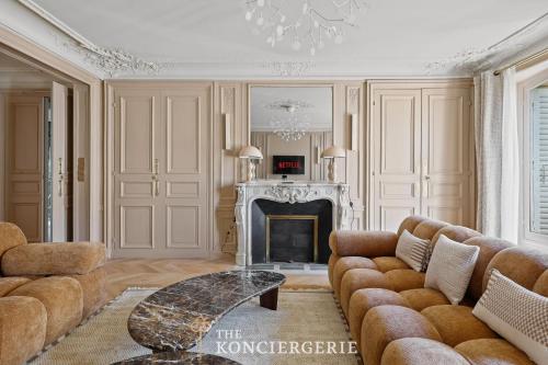 Champs Elysées Luxury Apartment 120 m2 2 Bedrooms AC Lift