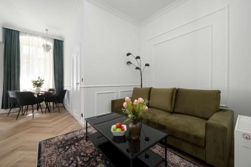 Komfortowy Apartament Blisko Kolejkowa we Wrocławiu by Noclegi Renters