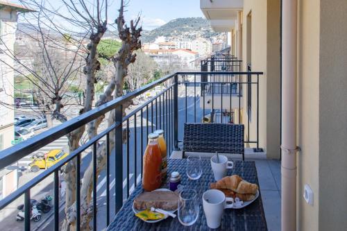 Riquier Central 1BR Steps from SNCF