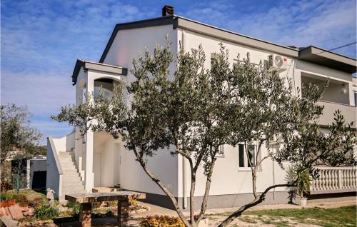 3 Bedroom Gorgeous Apartment In Zadar