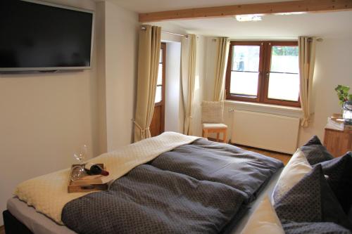a living room with a couch and a flat screen tv at Ferienhaus Hartmut Löschke in Rheinsberg