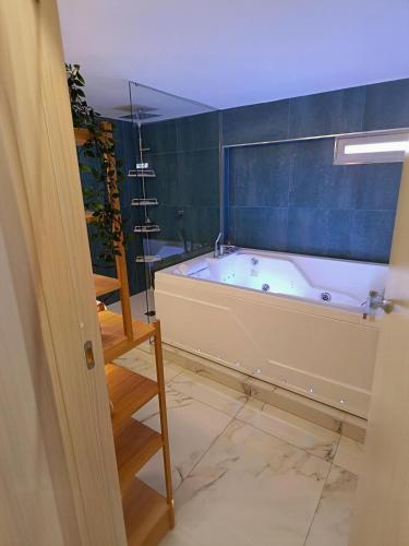 Gioeni Jacuzzi appartment photo 4