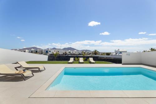 Villa Los Altos Navya 13B by Escape Home