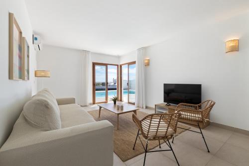Villa Los Altos Navya 13B by Escape Home