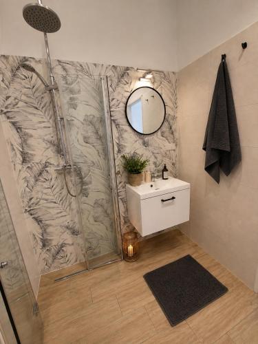 a bathroom with a shower and a sink at Apartament Panorama - noclegi blisko Energylandii in Bachowice
