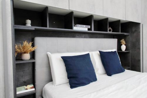 Francescos Flat by DomusDimore
