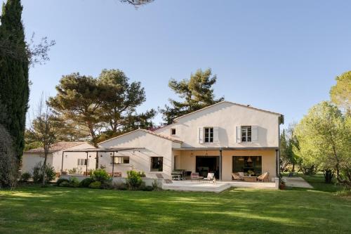Stunning Villa with Pool near Aix-en-Provence