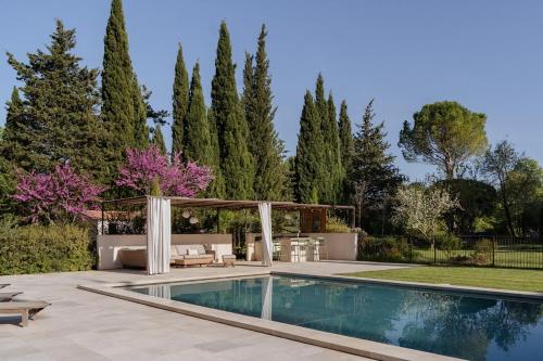 Stunning Villa with Pool near Aix-en-Provence