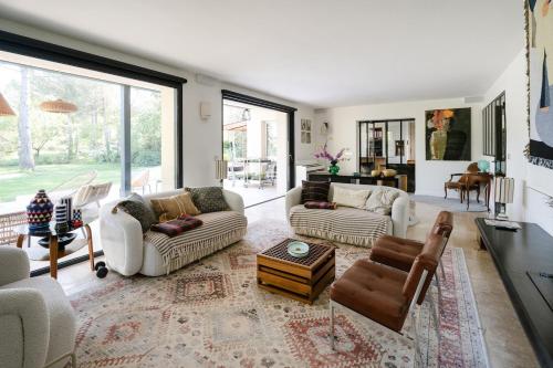 Stunning Villa with Pool near Aix-en-Provence