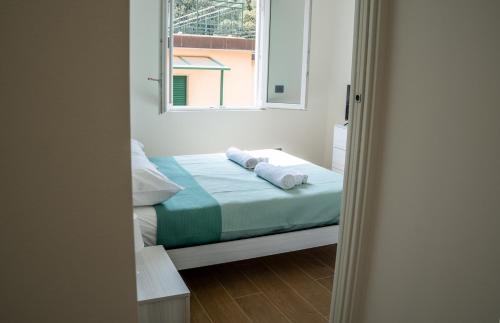 a bed in a room with a window at Noli Blue Bay in Noli