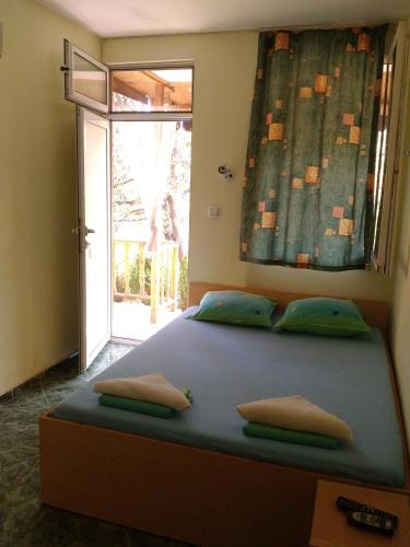 Llit o llits en una habitació de Nimpha Bungalows