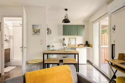ครัวหรือมุมครัวของ studio Cosy & Élégant