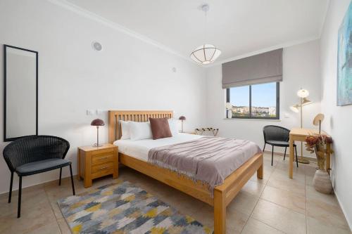 Loreto Top Floor Lagos Center Condo with Indoor Pool