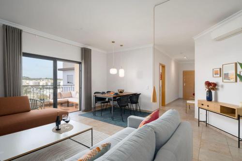 Loreto Top Floor Lagos Center Condo with Indoor Pool