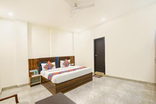 a bedroom with a bed in a room at FabHotel The Fortune in New Delhi